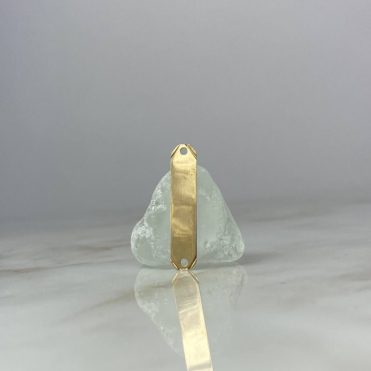Herraje Placa Octagonal 0.95gr / 3cm-0.6cm / Rayas Laterales Oro Amarillo