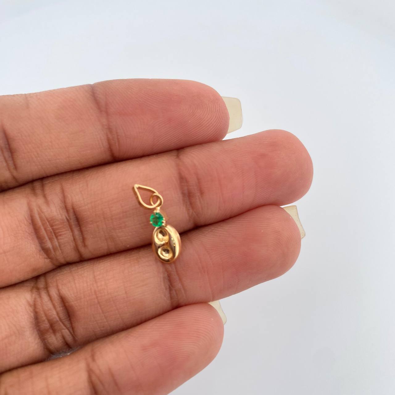 Dije Gc Figura Esmeralda 0.35gr / 1.6cm / Oro Amarillo 18K %