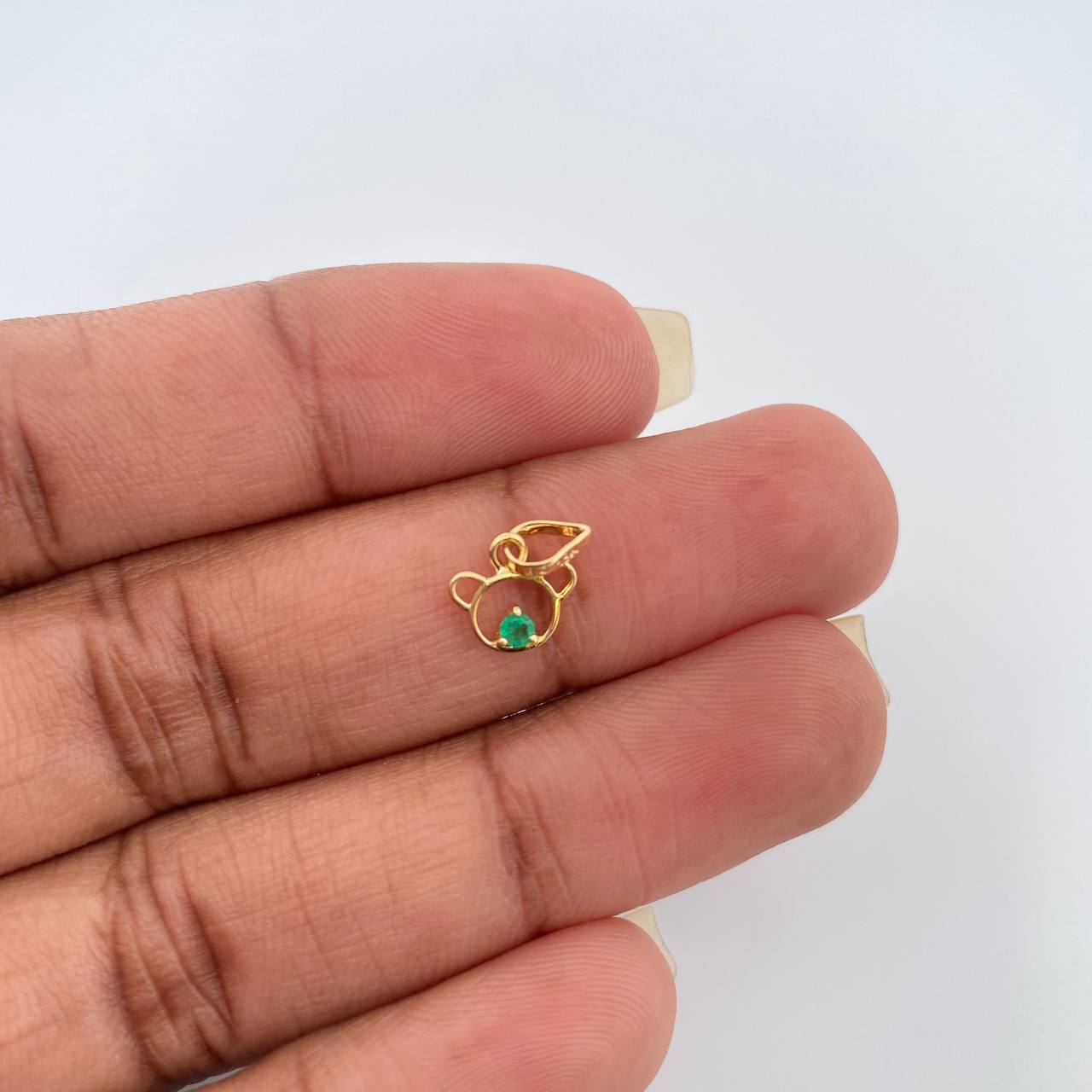 Dije Oso Figura Esmeralda 0.35gr / 1cm / Oro Amarillo 18K %