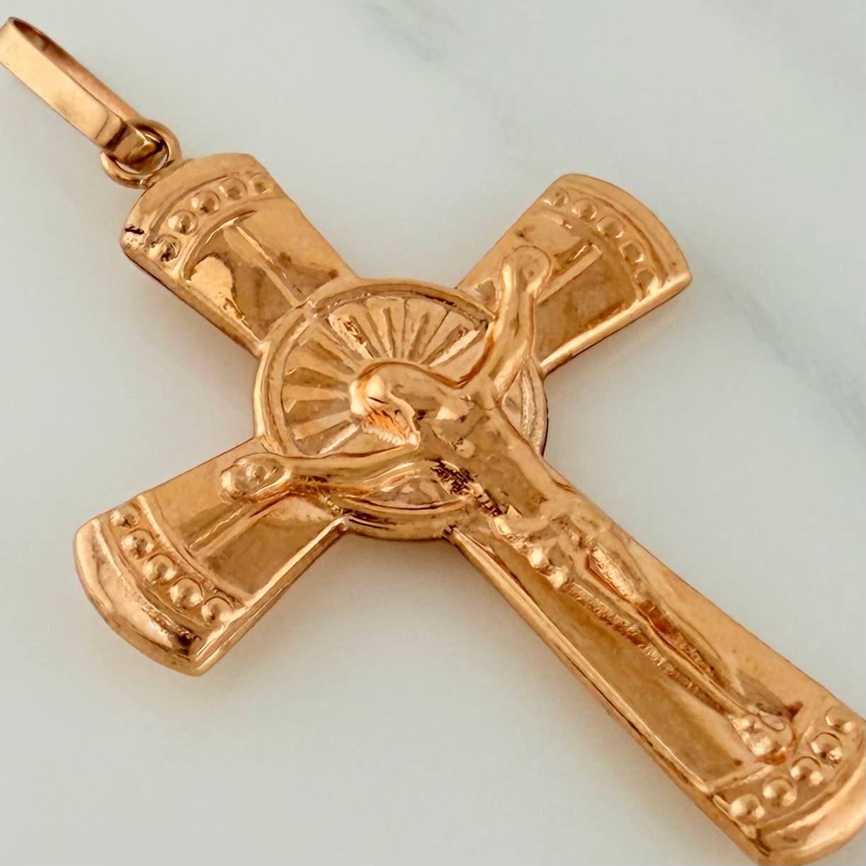 Dije Cruz Cristo 1.85gr / 4.2cm / Oro Rosa 18K $