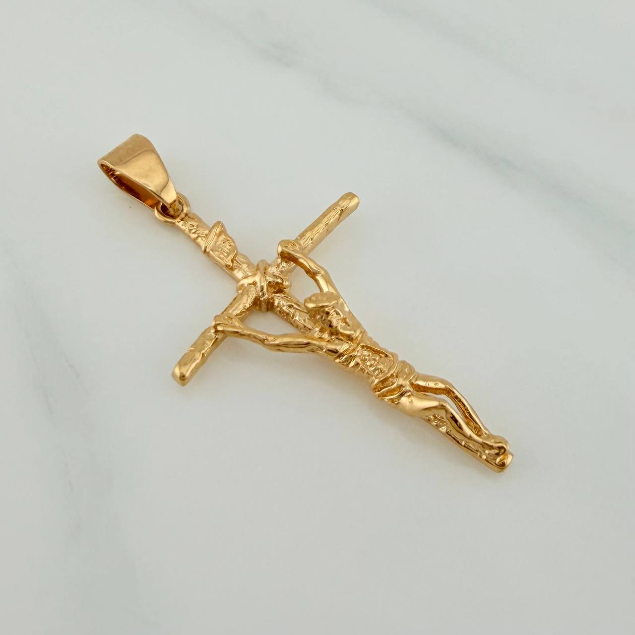 Dije Cruz Cristo 3.65gr / 4.2cm / Oro Amarillo 18K $