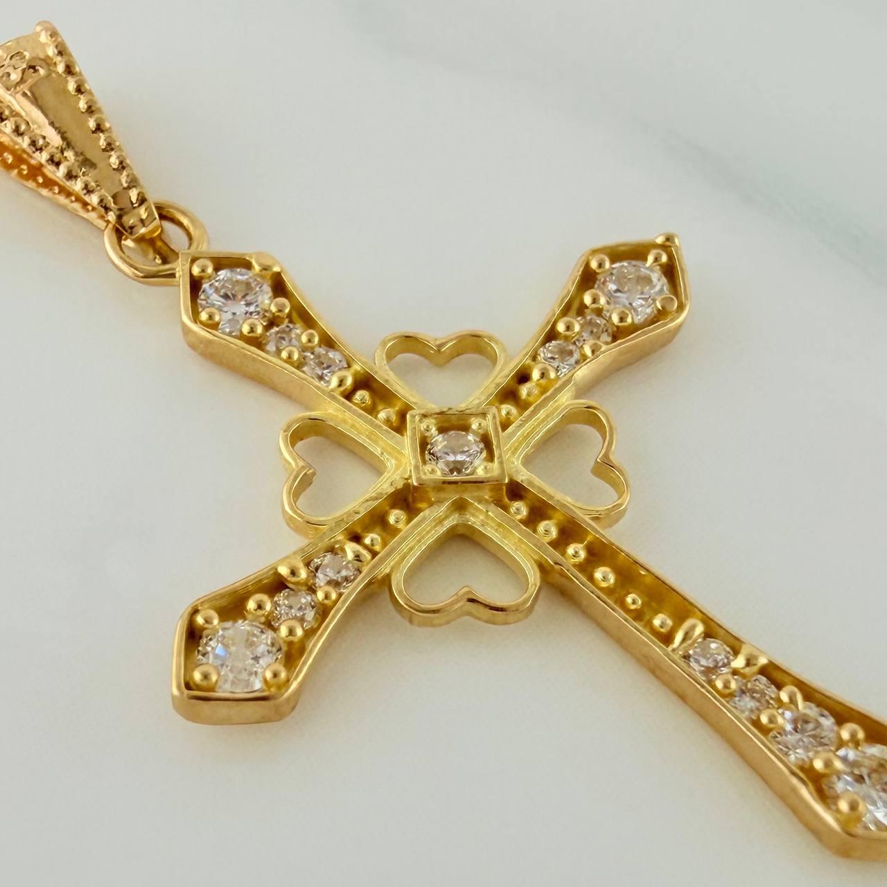 Dije Cruz Corazones 1.3gr / 3.3cm / Oro Amarillo 18K $