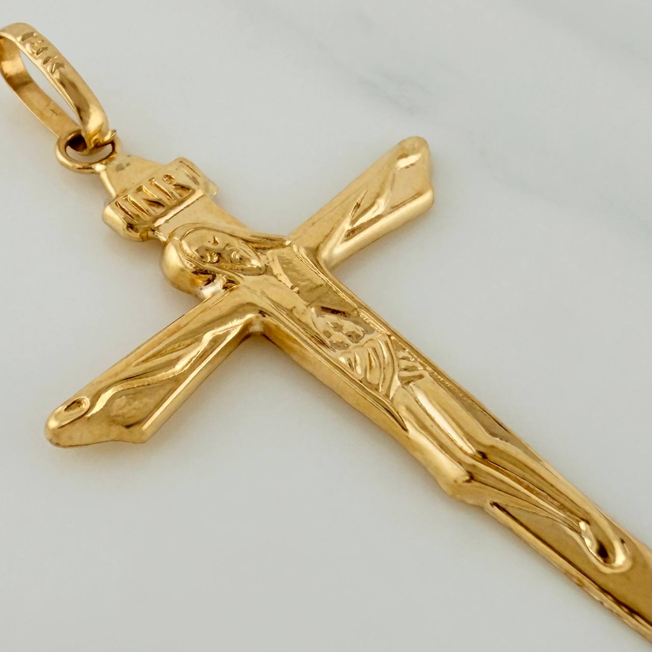 Dije Cruz Cristo 1.4gr / 4.1cm / Oro Amarillo 18K $