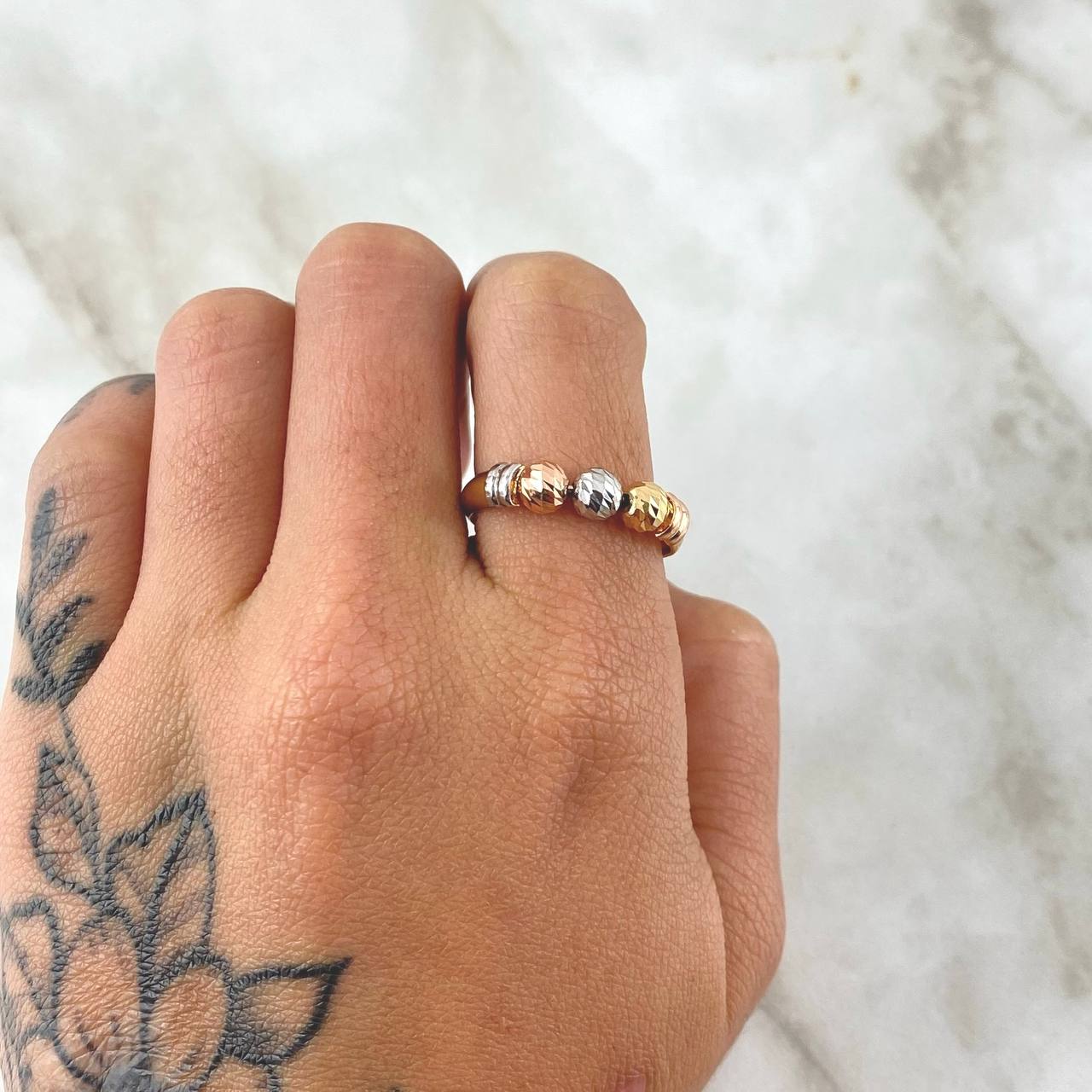 Anillo Trio De Bolas 1.65gr / T7 1/4 / 5mm Bolas Diamantadas Tres Oros 18K