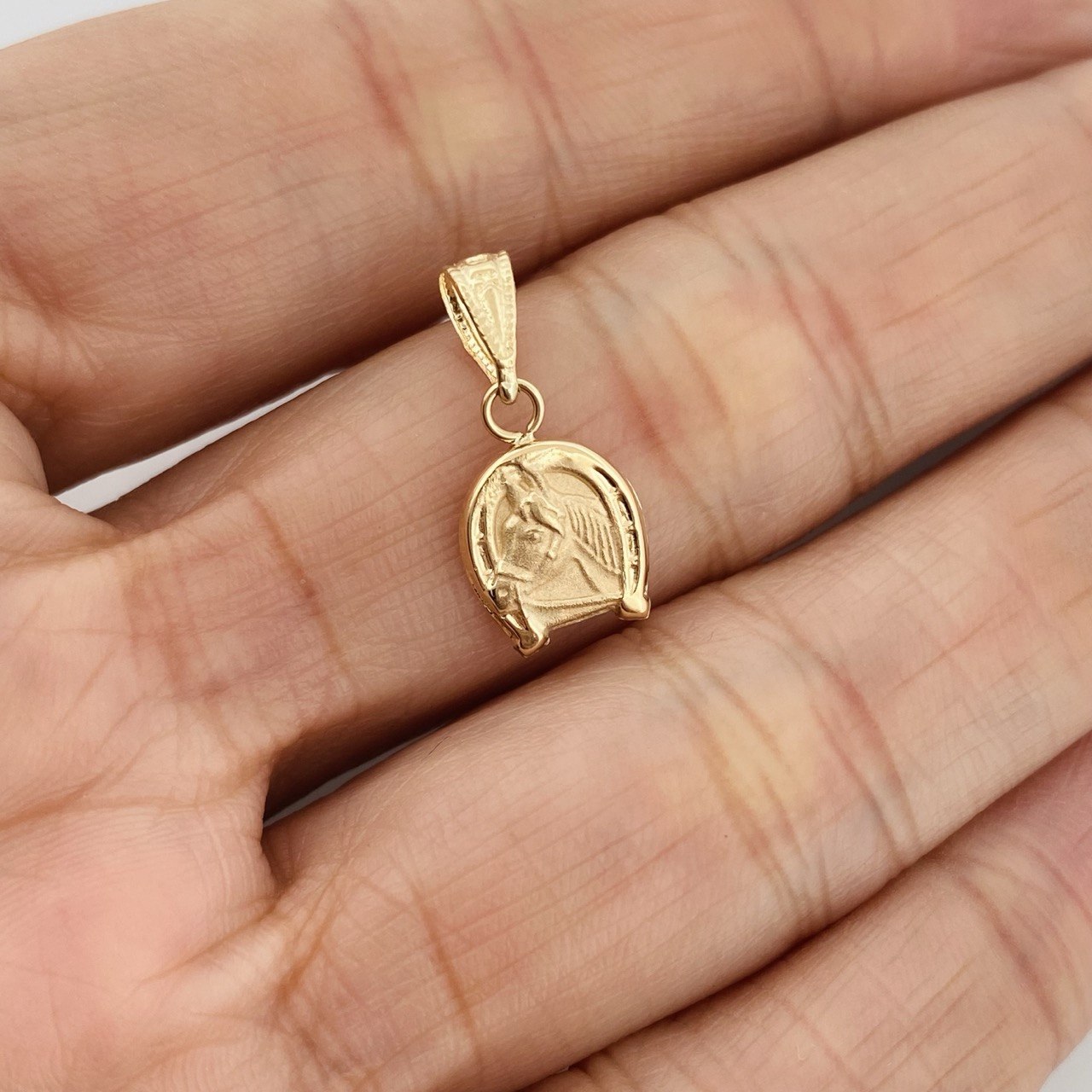Dije Herradura Caballo 0.6gr / 1.8cm / Oro Amarillo 18K &