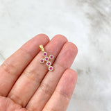 Dije Cruz Tupida 3.65gr / 3.4cm / Circones Blancos Y Fucsias Oro Amarillo 18K ©