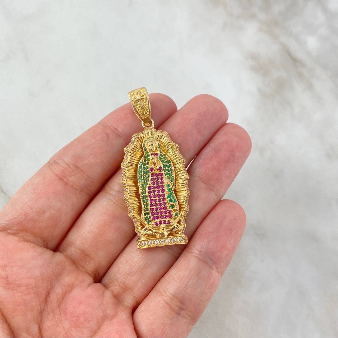 Dije Virgen de Guadalupe 10.9gr / 4.6cm / Circones Fucsias Verdes Blancos Oro Amarillo