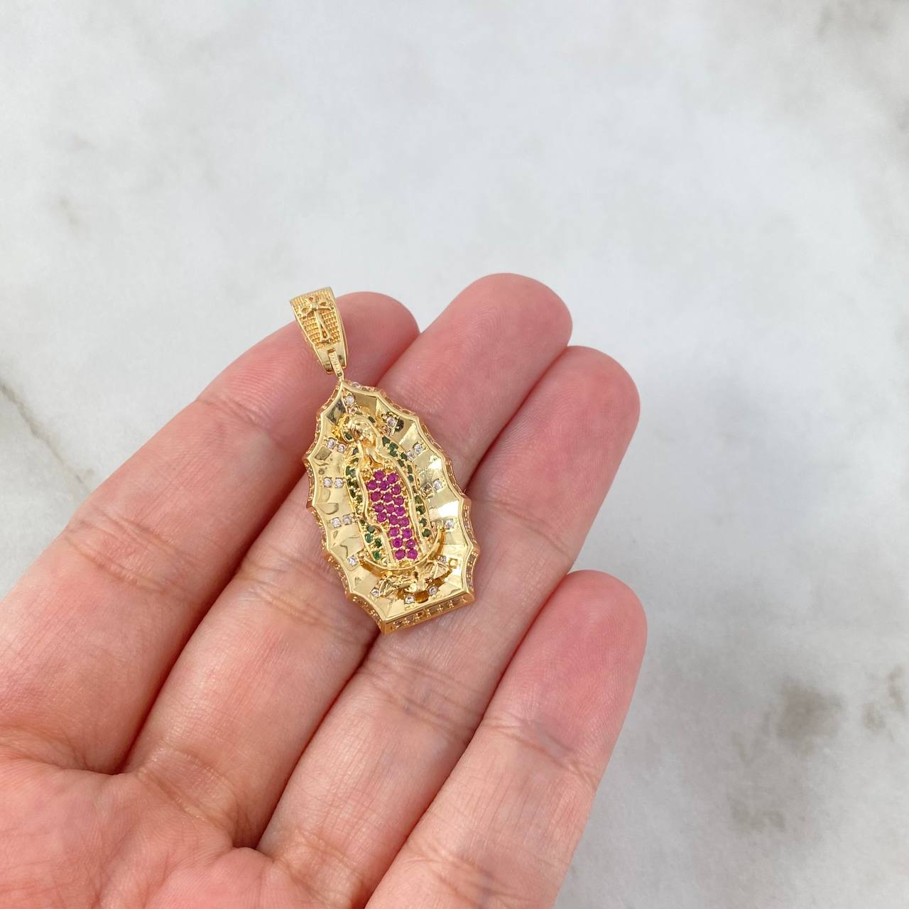 Dije Virgen de Guadalupe 6.4gr / 4.8cm / Silueta Lisa Circones Blancos Verdes Fucsias Oro Amarillo