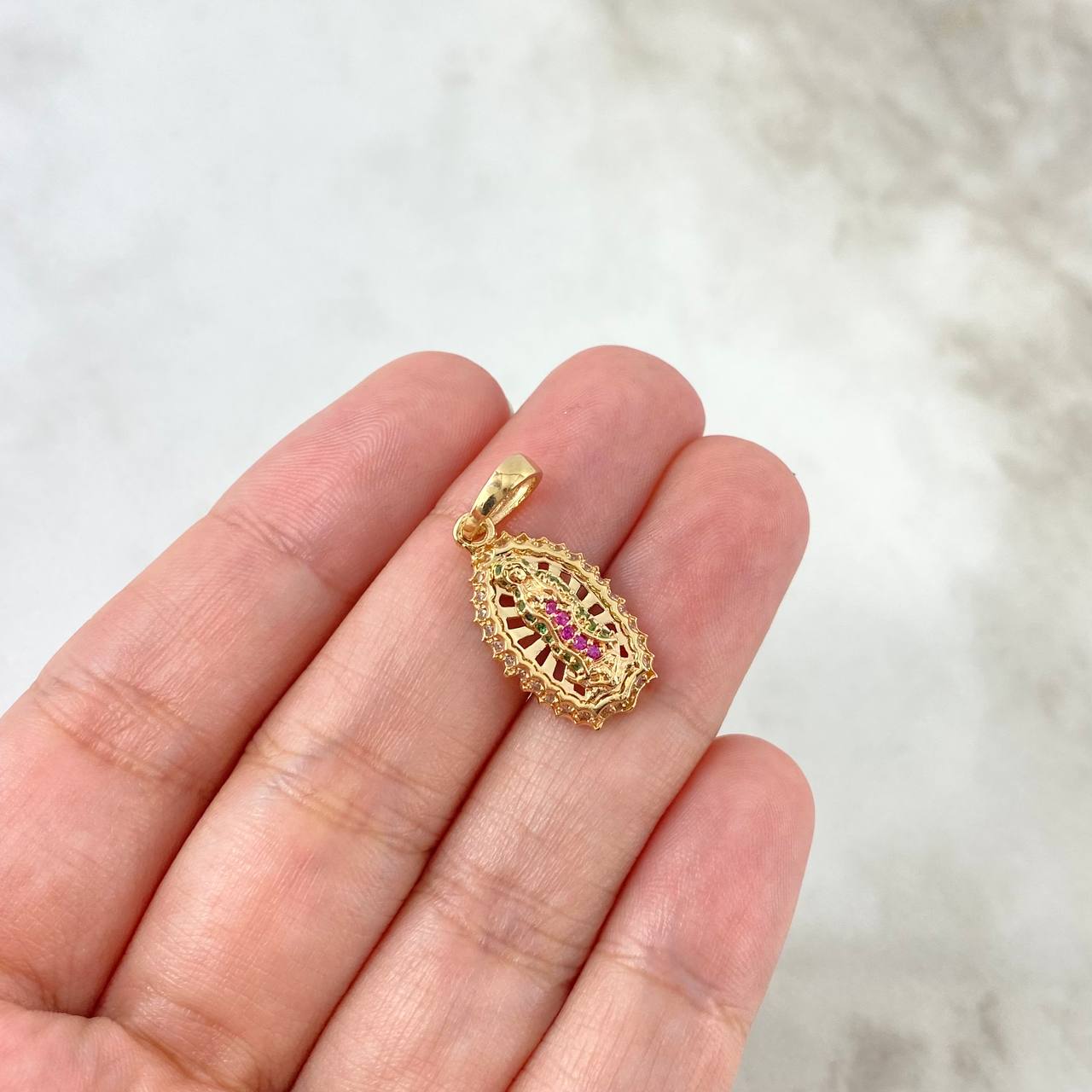 Dije Virgen de Guadalupe 2.8gr / 2.4cm / Silueta Circones Blancos Verdes Fucsias Oro Amarillo