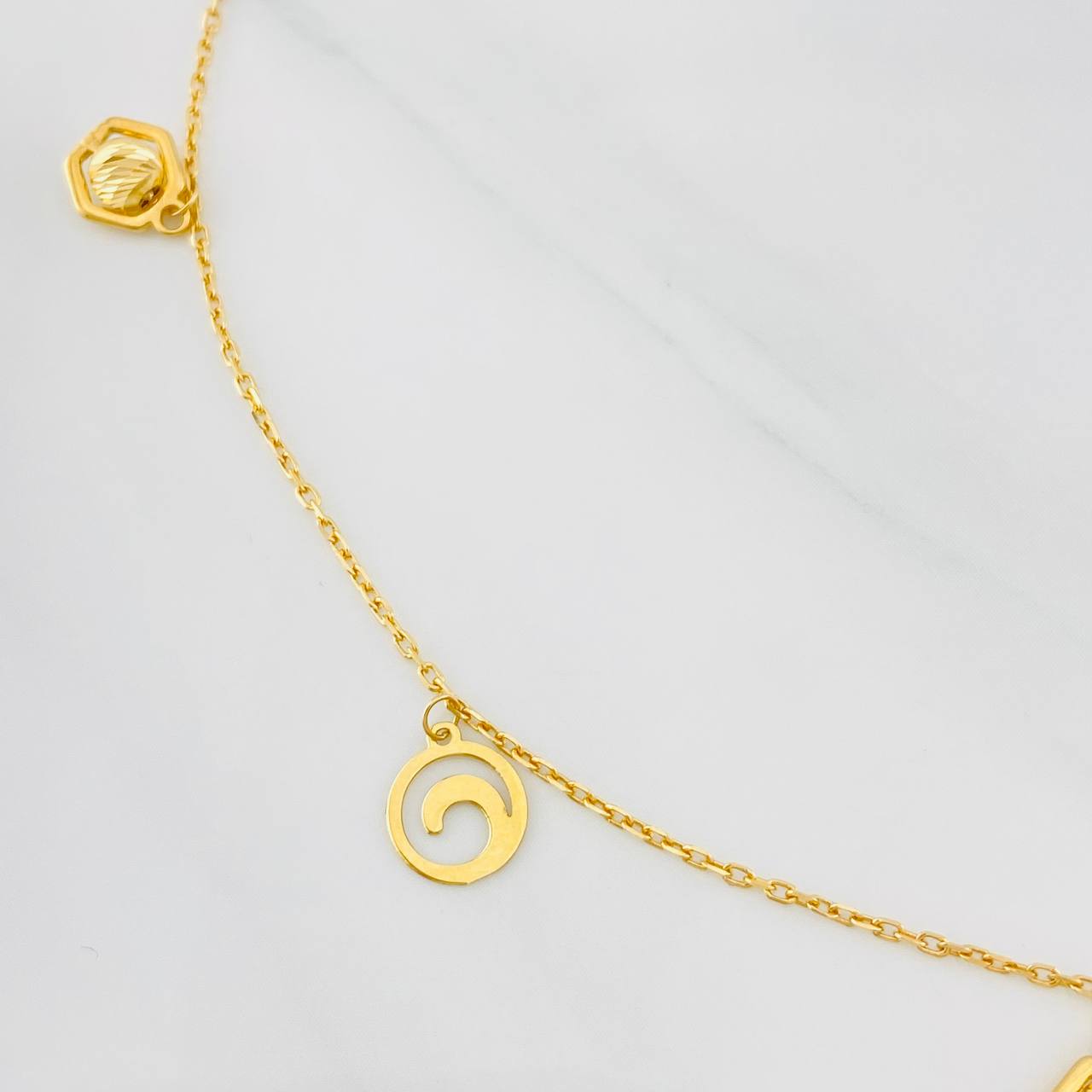 Tobillera Aro Seguido Figuras 2.45g / 23cm / 1mm Oro Amarillo 18K