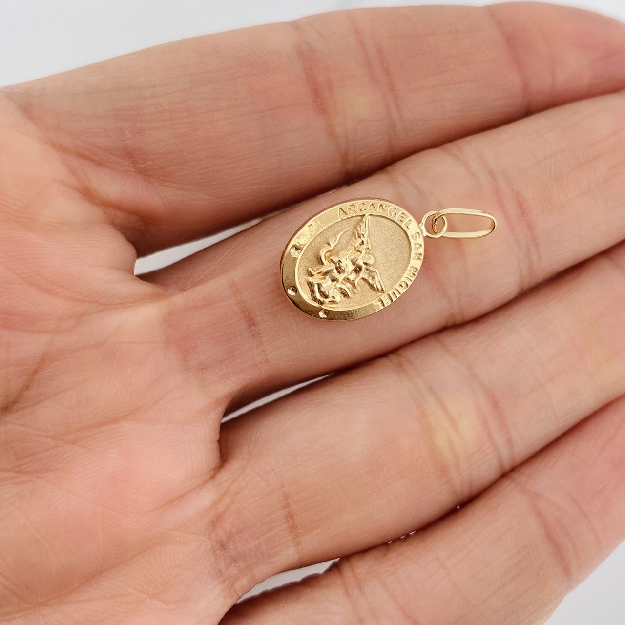 Dije San Miguel Arcangel 0.95g / 2.2cm Oro Amarillo 18K