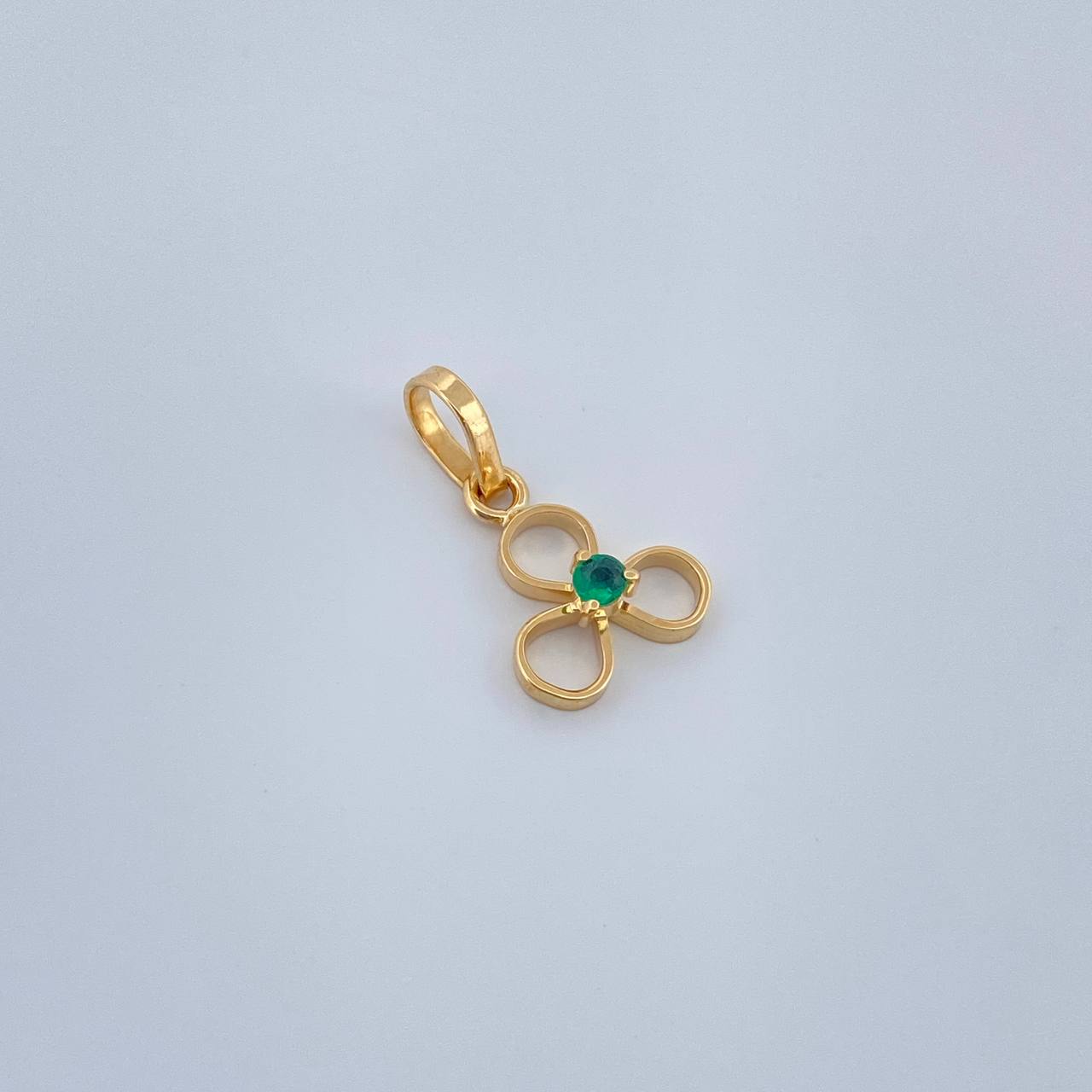 Dije Figura Trebol Esmeralda 0.35gr / 1.3cm / Oro Amarillo 18K %