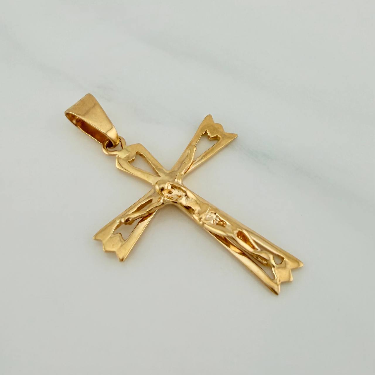 Dije Cruz Cristo Gotica 2.45gr / 3.6cm / Oro Amarillo 18K