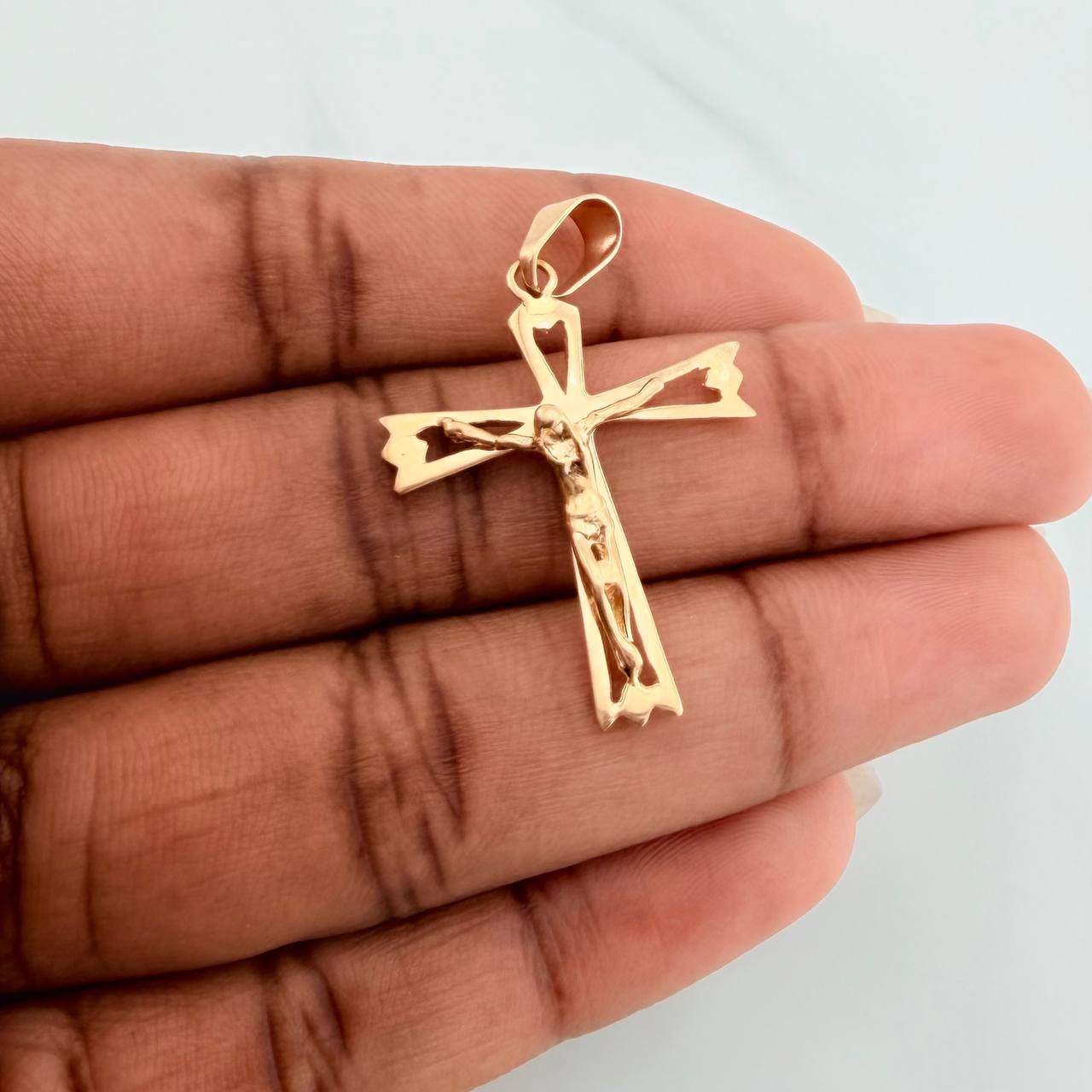 Dije Cruz Cristo Gotica 2.45gr / 3.6cm / Oro Amarillo 18K