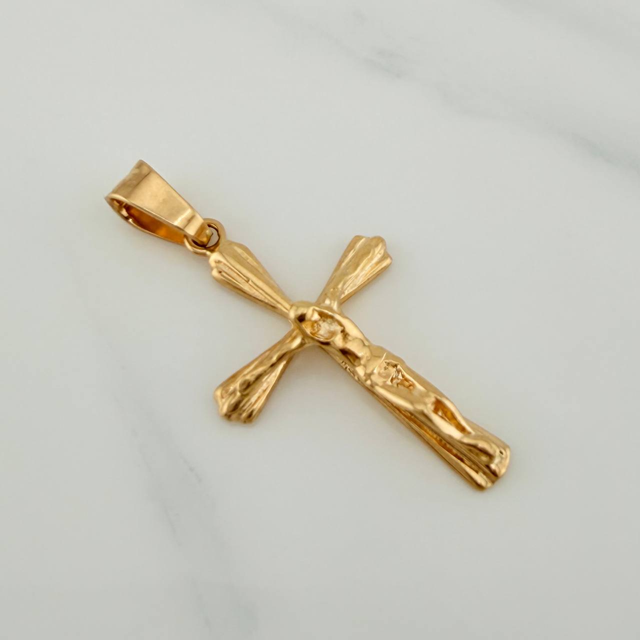 Dije Cruz Cristo 2.25gr / 3.5cm / Oro Amarillo 18K $
