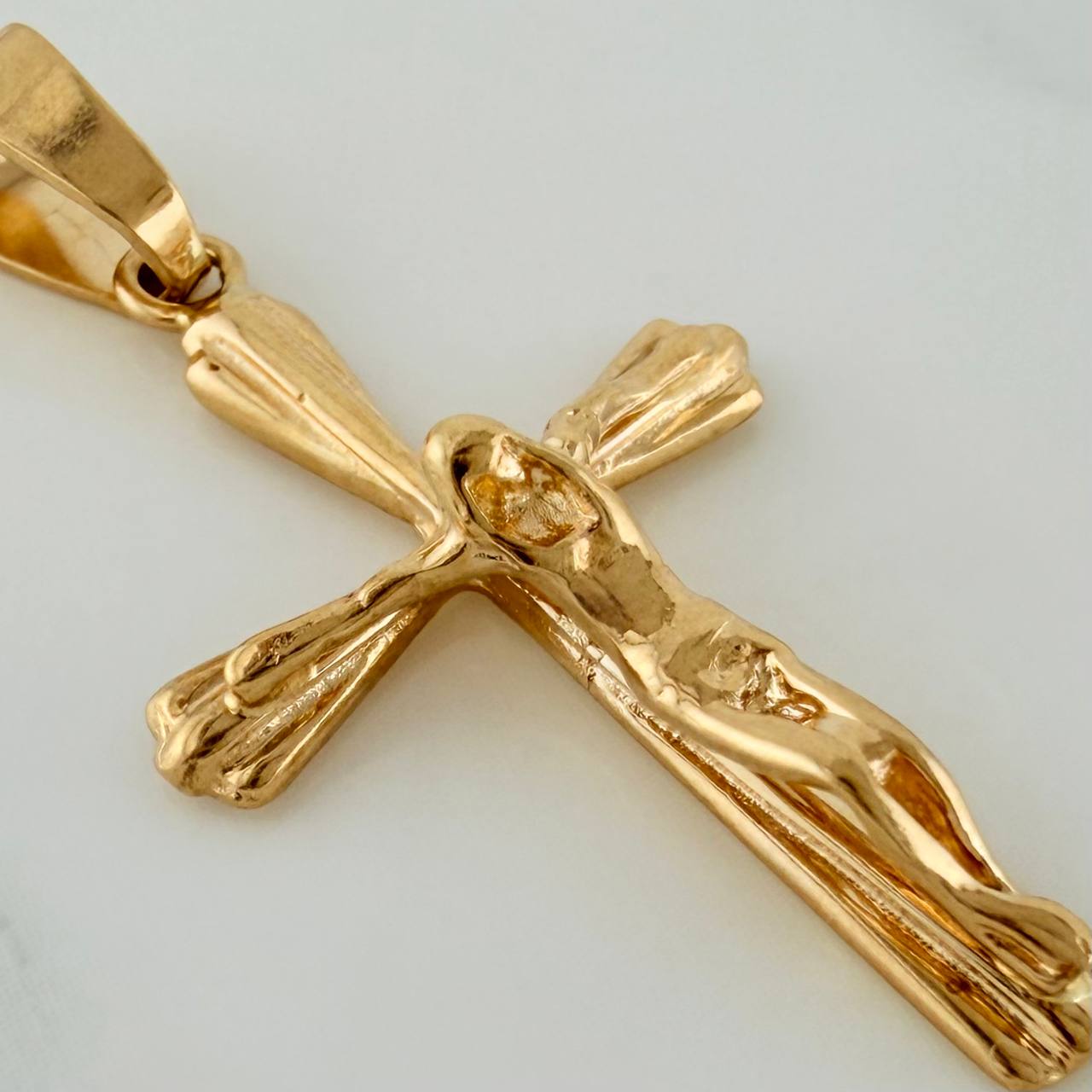 Dije Cruz Cristo 2.25gr / 3.5cm / Oro Amarillo 18K $