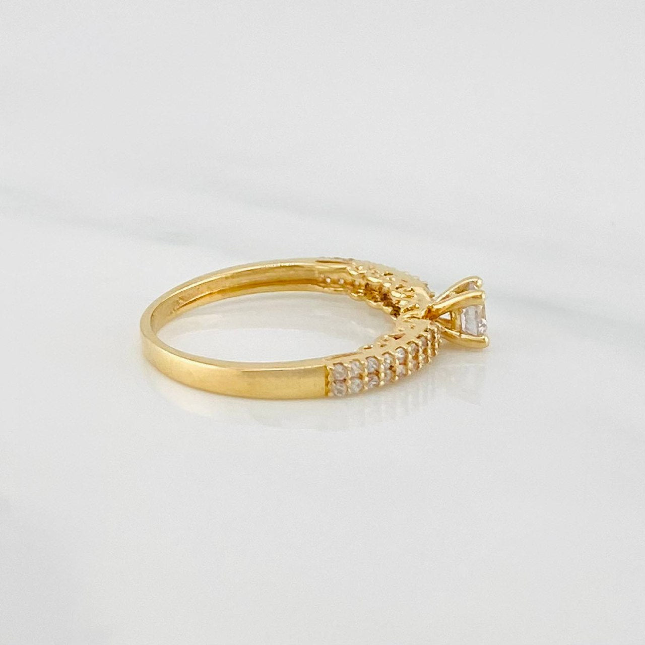 Anillo Solitario Churumbela 2.25 g / T7 Oro Amarillo 18K