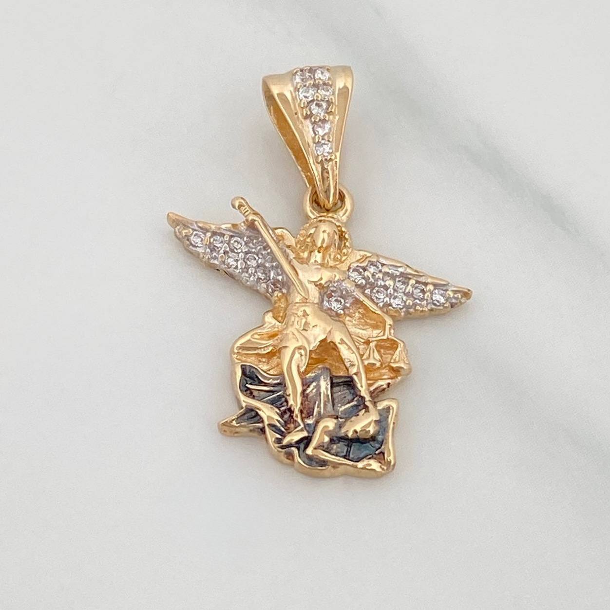 Dije San Miguel Arcangel 3 g / 2.7 cm Tres Oros 18K