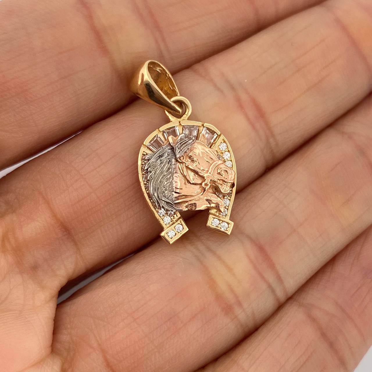 Dije Herradura Caballo 2.45gr / 2.5cm / Tres Oros 18K %