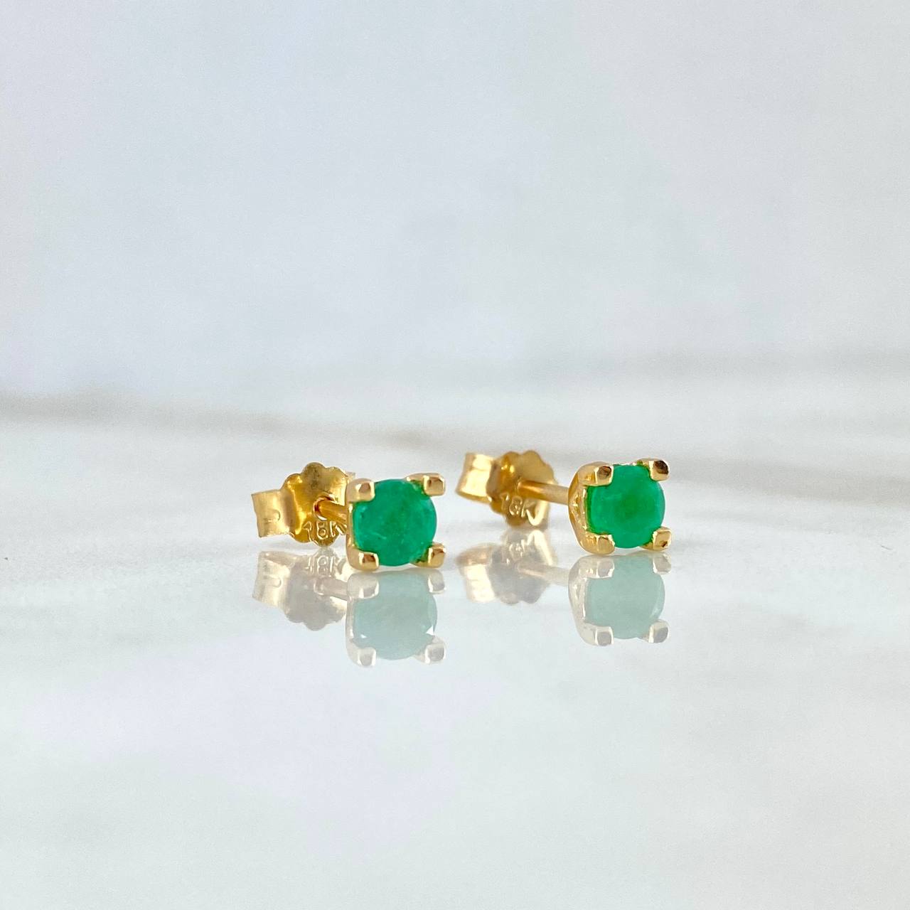 Topos Cuadrados 1.25gr / 4.5cm / Esmeraldas 58pts Oro Amarillo (Joya) ©