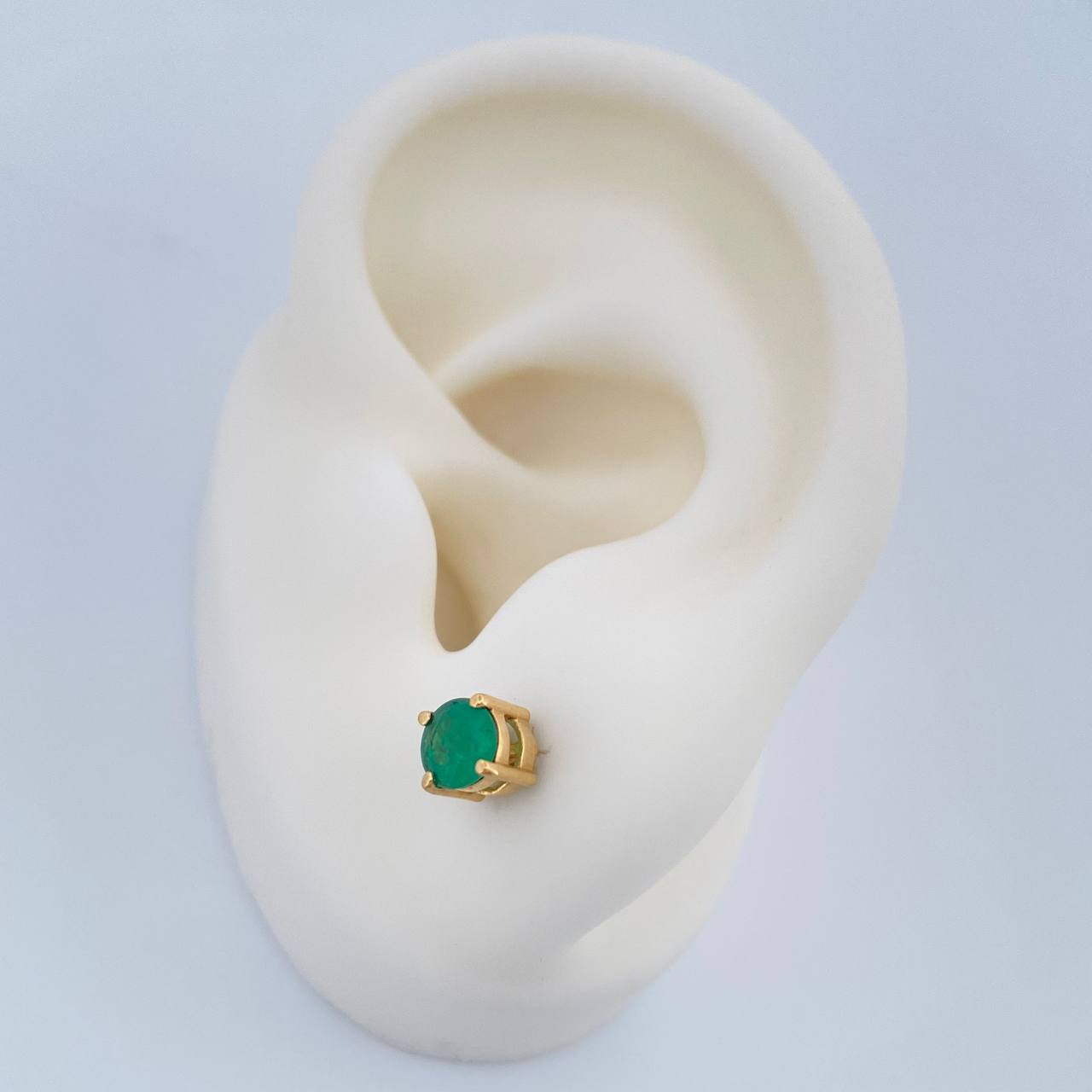 Topos Cuatro Garras Esmeralda 1.2gr / 4.47mm Oro Amarillo 18K %