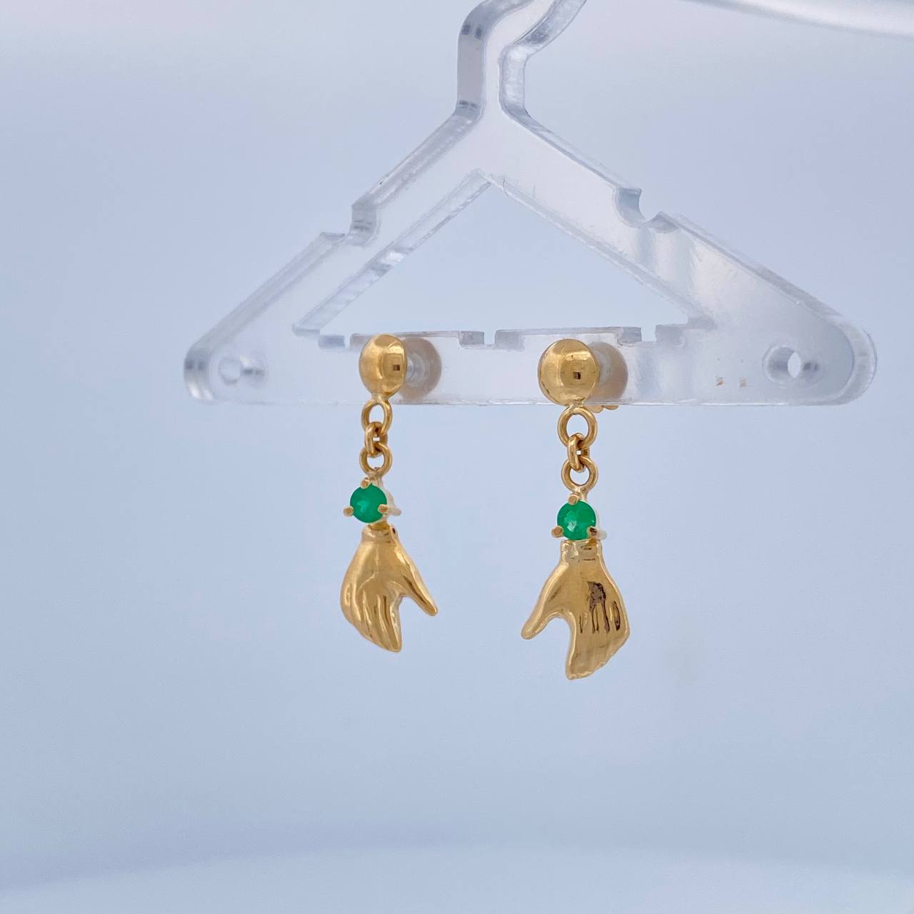 Topos Arete Mano Esmeralda 1.55gr / 2.7cm / 7.1mm Oro Amarillo 18K %