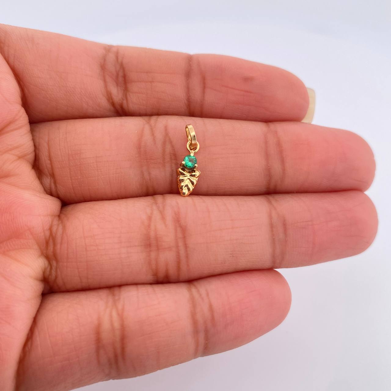 Dije Troquel Hojas Esmeralda 0.25gr / 1.4cm / Oro Amarillo 18K %