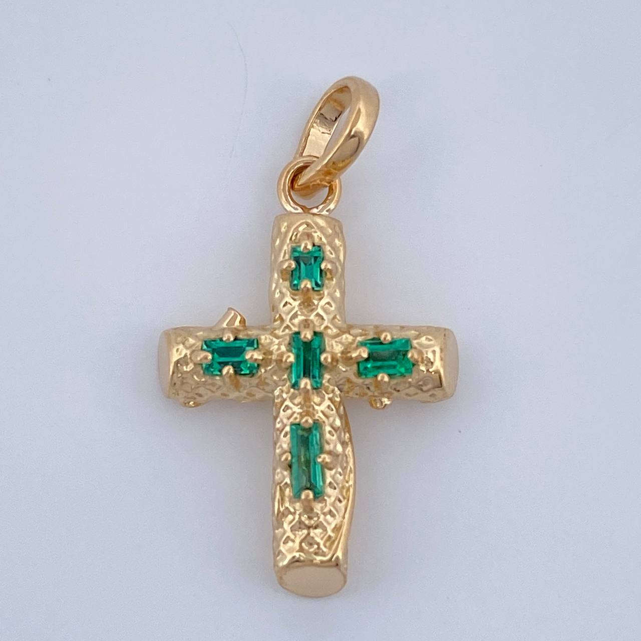 Dije Cruz Tronco Esmeralda 1.4gr / 2.3cm / Oro Amarillo 18K %