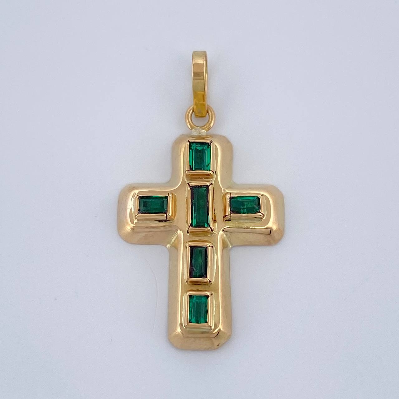 Dije Cruz Encocada Esmeralda 1.4gr / 2.5cm / Oro Amarillo 18K %