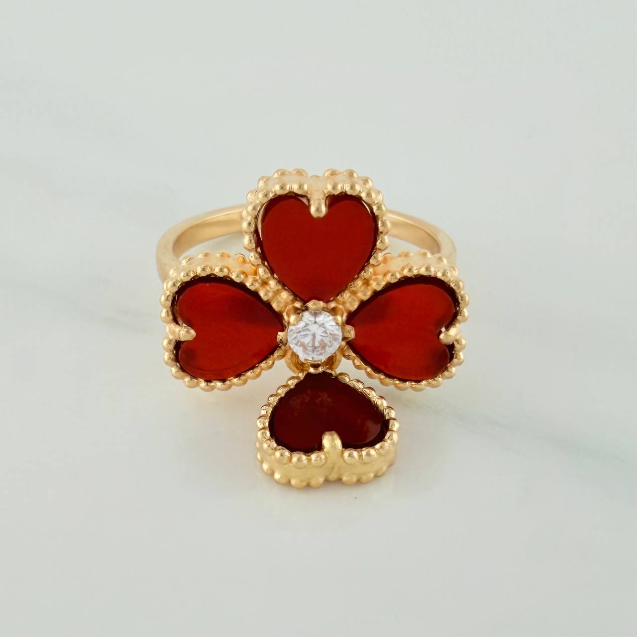 Anillo Trebol Corazones 5.05gr / T6 3/4 / Oro Amarillo 18K $