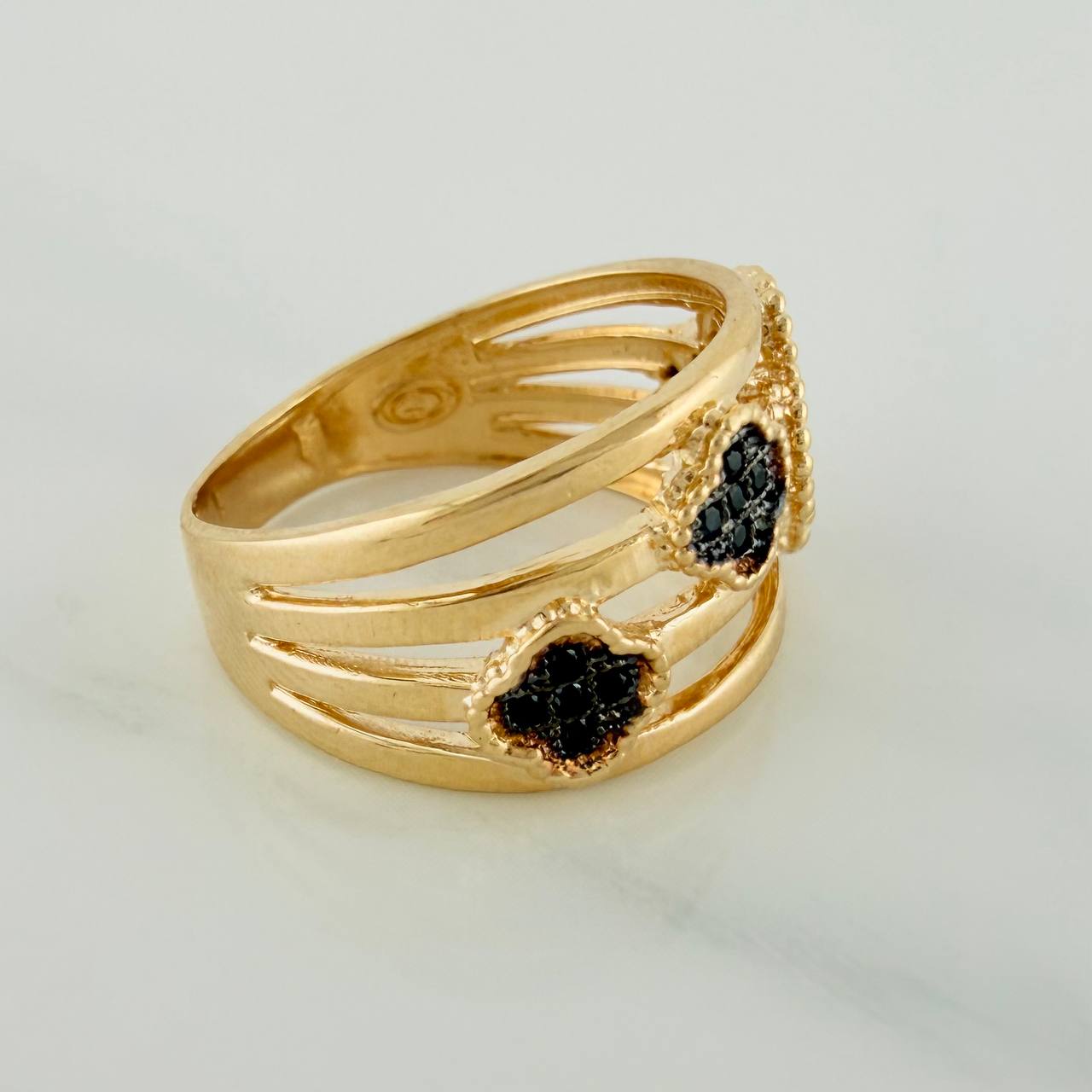 Anillo Trebol 4.35gr / T5 3/4 / Dos Oros Negro Amarillo 18K