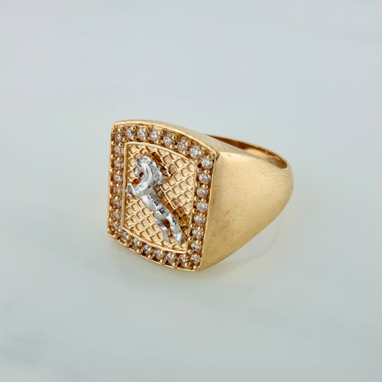 Anillo Sello Caballo 8.7gr / T9 / Dos Oros Amarillo Blanco 18K