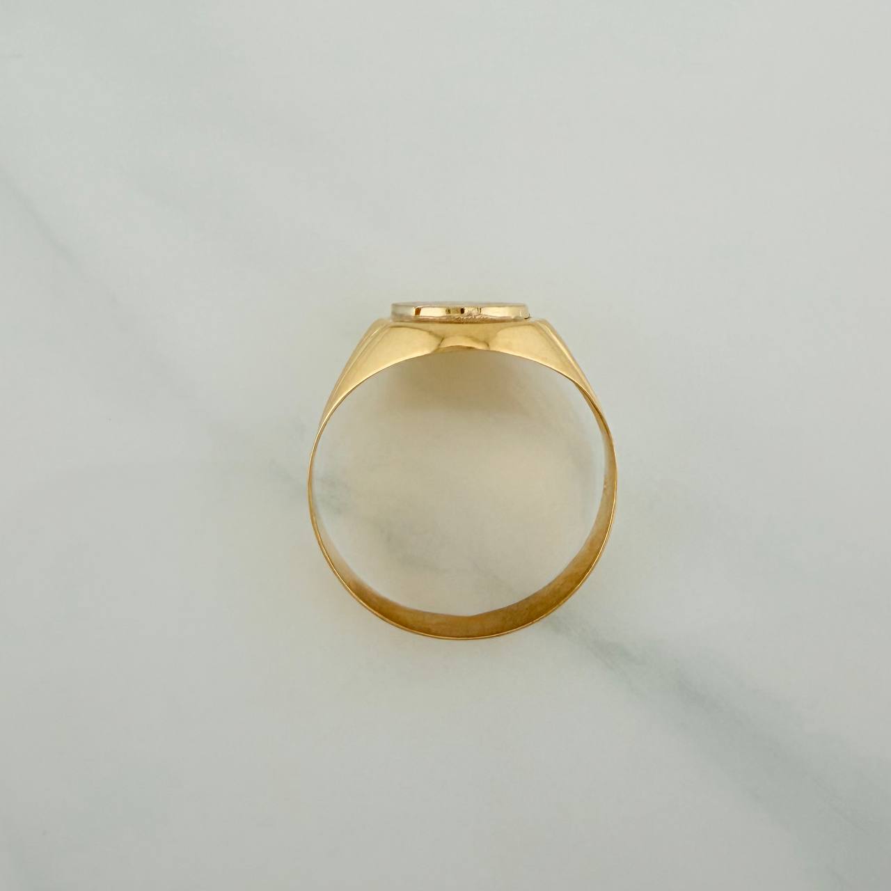 Anillo Sello Ovalado 4.6gr / T10 1/4 / Tres Oros 18K