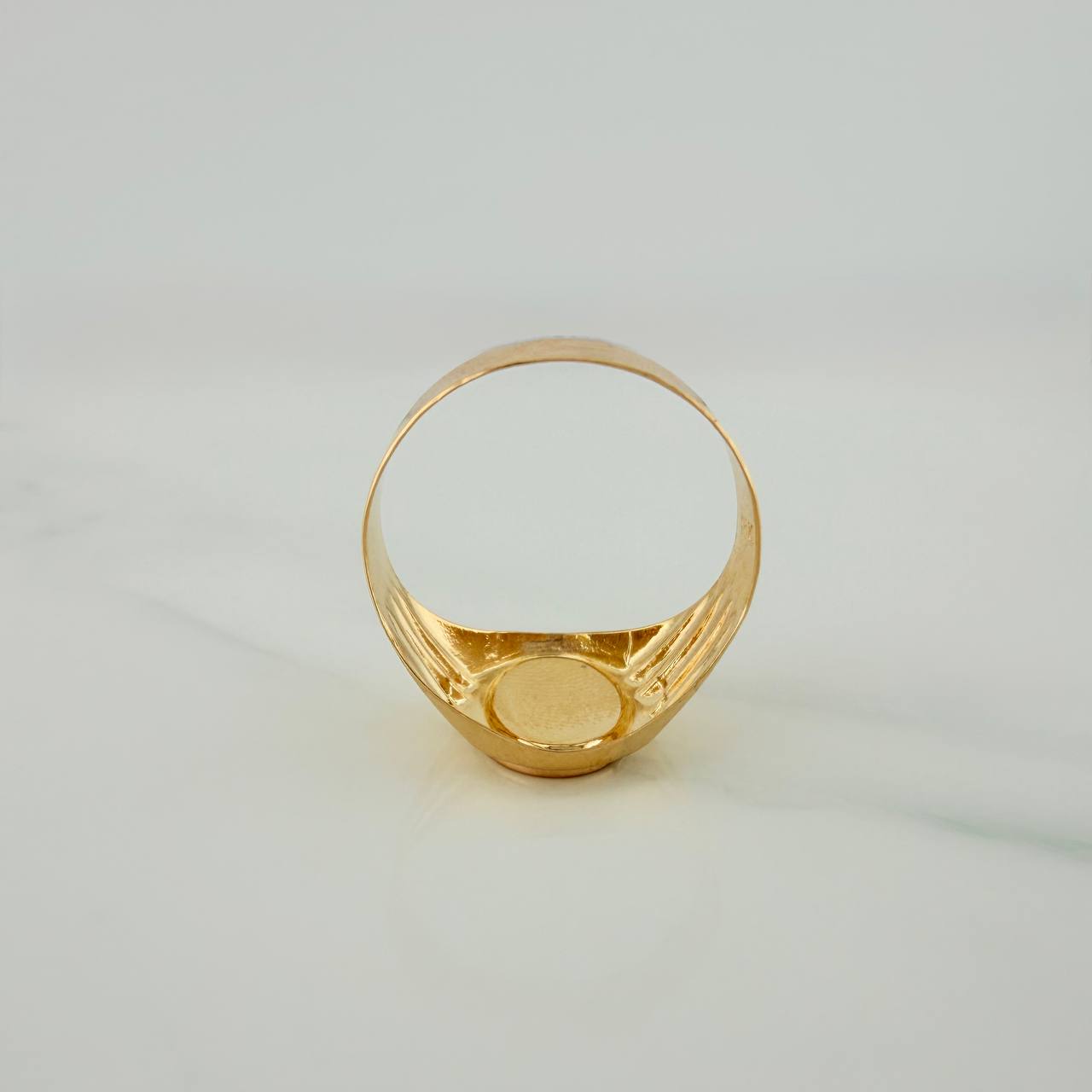 Anillo Sello Ovalado 4.6gr / T10 1/4 / Tres Oros 18K