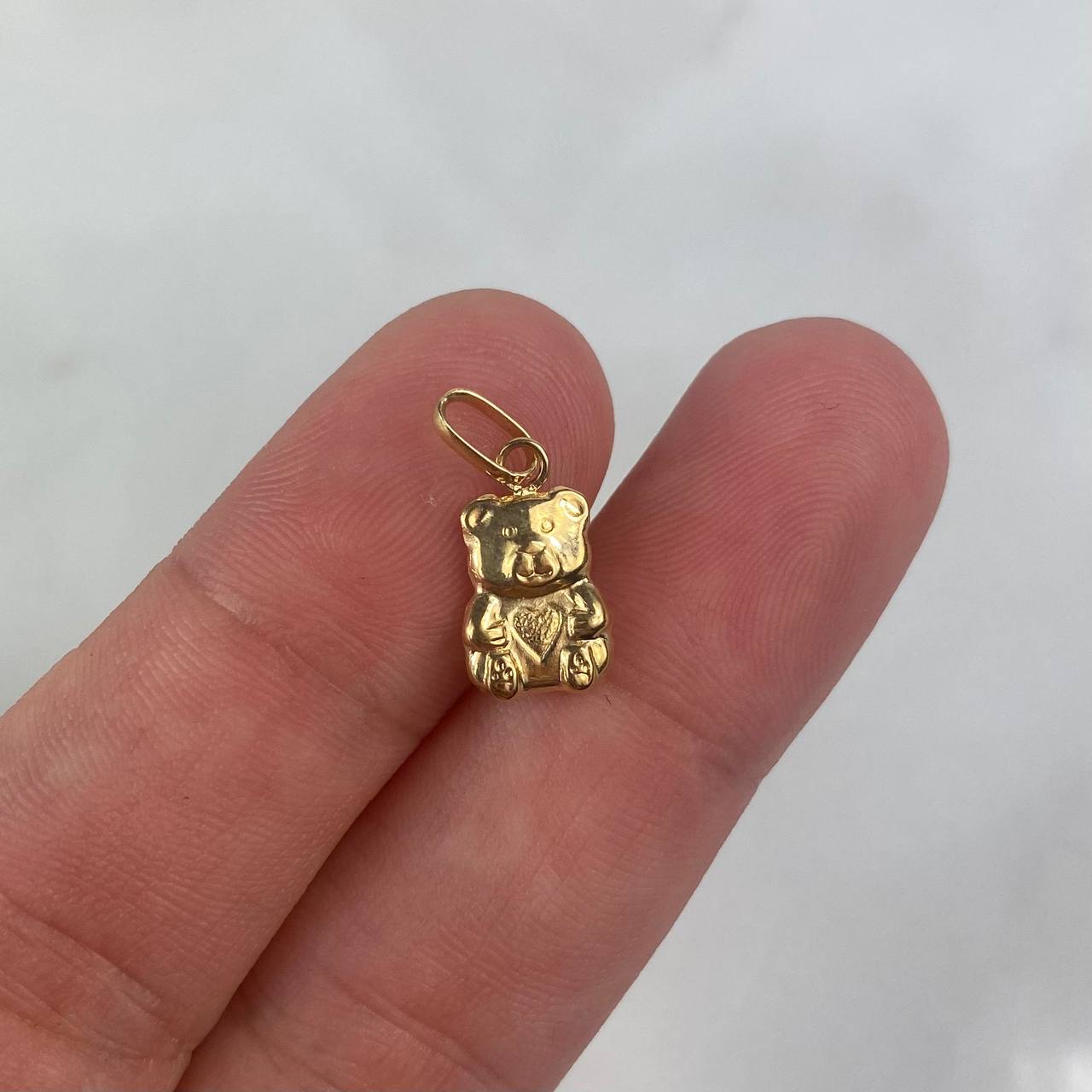 Dije Oso 0.5gr / 1.7cm / Corazon Troquelado Oro Amarillo $