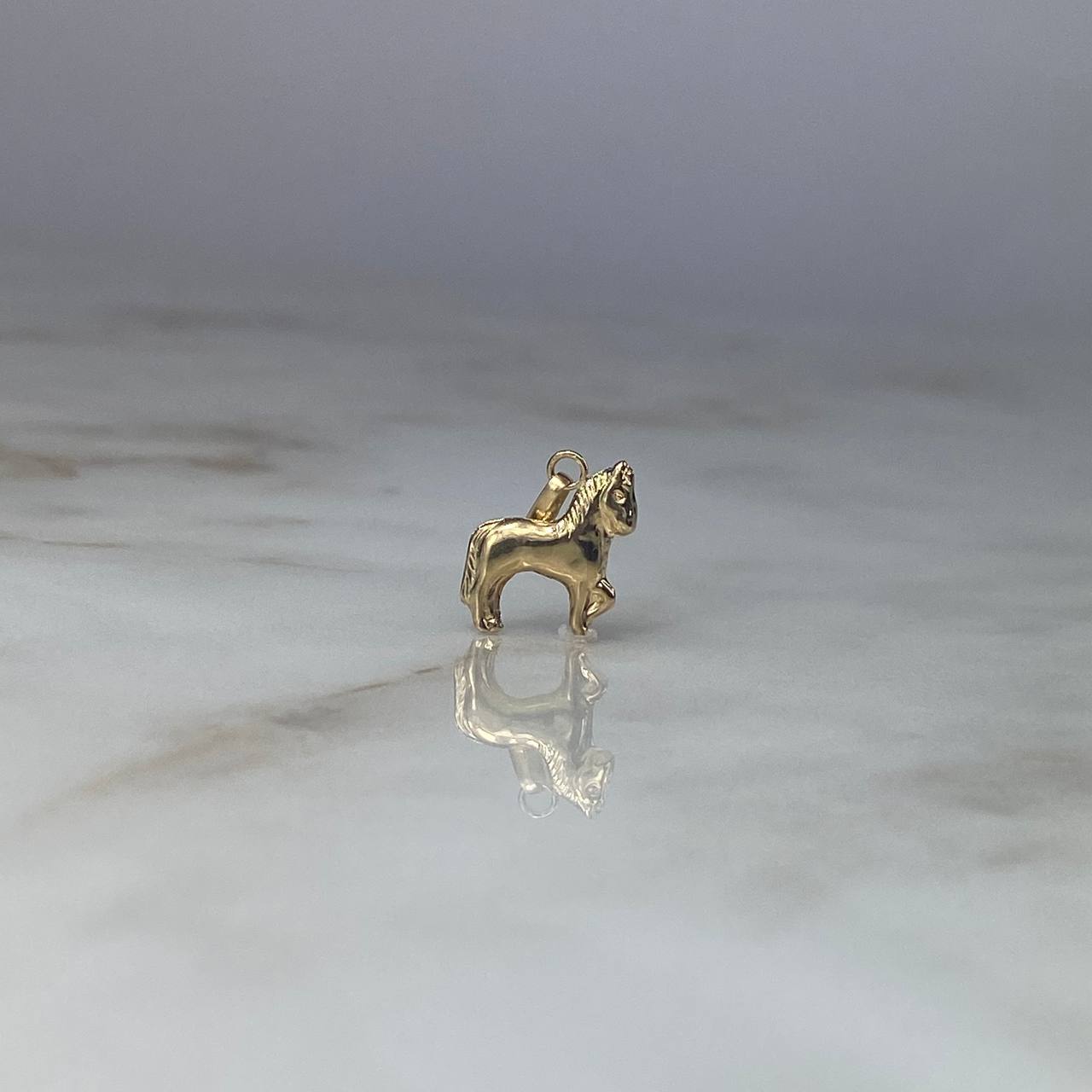 Dije Caballo 0.6gr / 1.8cm Troquelado Oro Amarillo