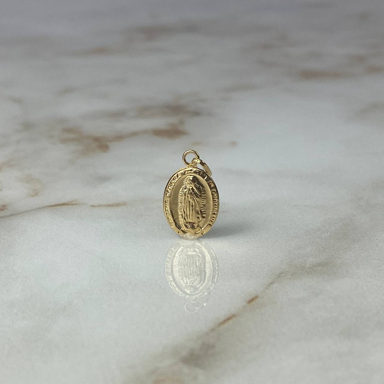 Dije Virgen de Guadalupe 0.8gr / 2cm / Troquelado Oro Amarillo &