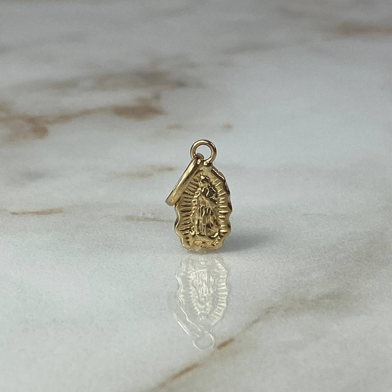 Dije Silueta Virgen de Guadalupe 0.65gr / 1.7cm Troquelado Oro Amarillo