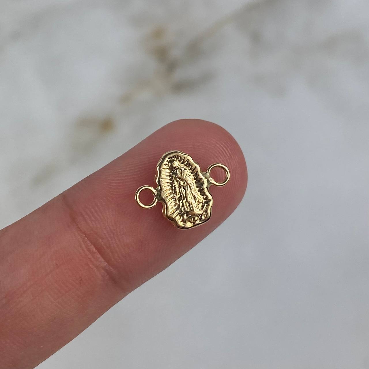 Herraje Virgen Guadalupe 0.6gr / 1.5cm Silueta Oro Amarillo