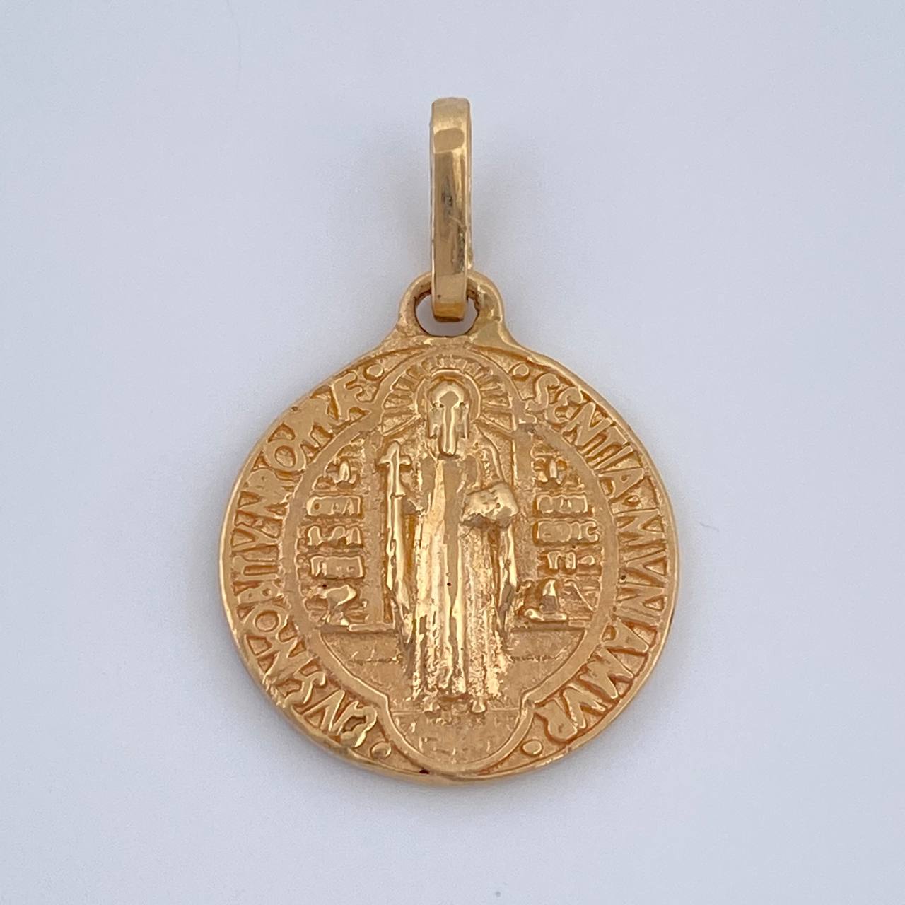 Dije San Benito 2.7gr / 2.2cm / Oro Amarillo 18K $