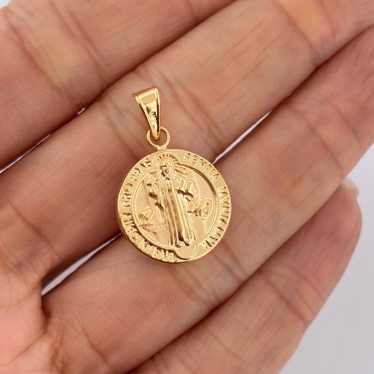 Dije San Benito 1.35gr / 2.5cm / Oro Amarillo 18K $