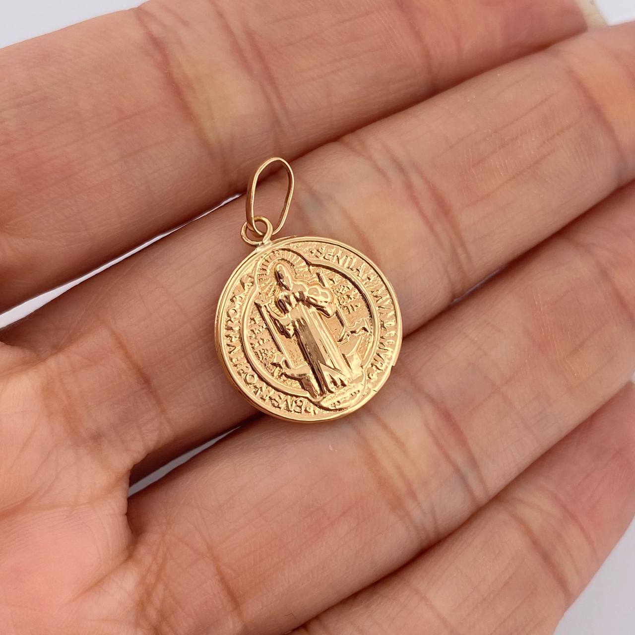 Dije San Benito 1.05gr / 2.3cm / Oro Amarillo 18K $