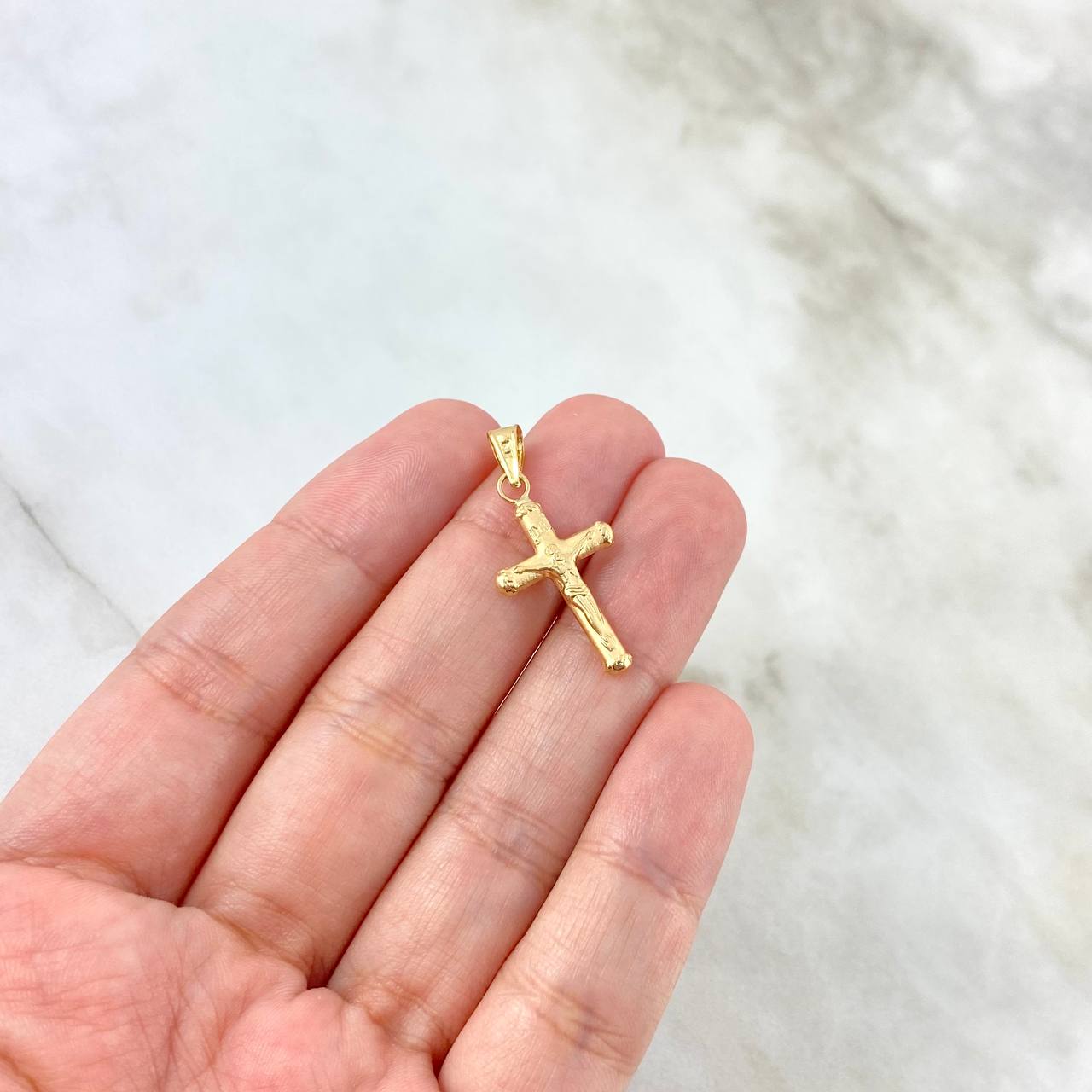Dije Cruz Cristo 0.7gr / 2.9cm / Troquelada Mate Oro Amarillo