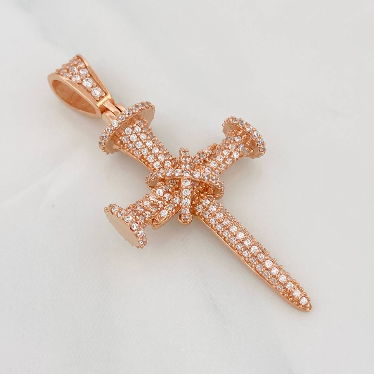 Dije Cruz Clavo 7.05g / 5cm Oro Rosa 18K