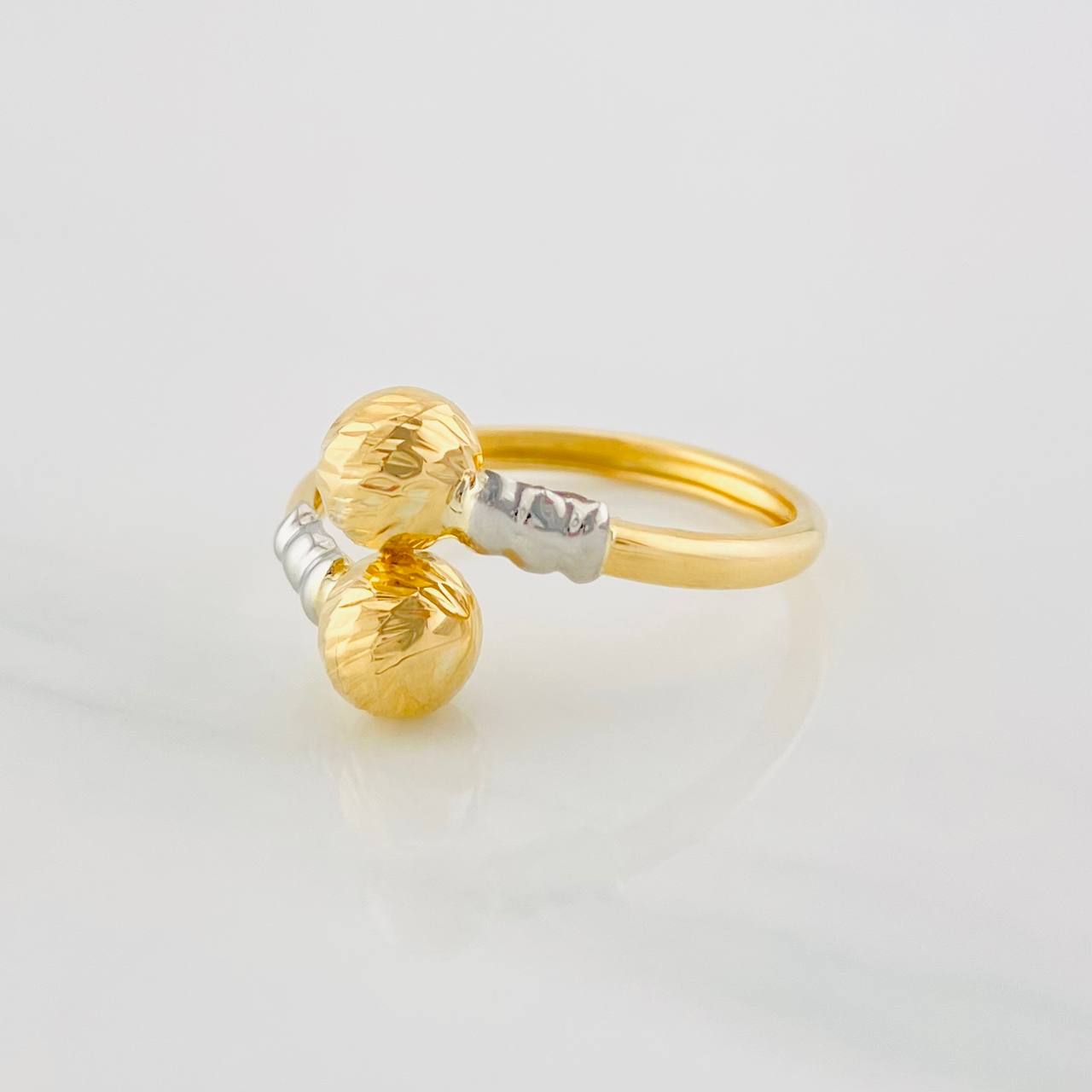 Anillo Tu y Yo 1.4g / T7 3/4 Dos Oros Amarillo Blanco 18K