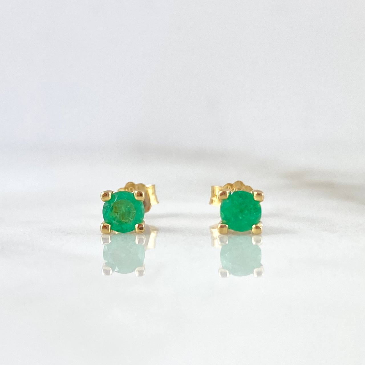 Topos Cuadrados 0.9gr / 0.35cm / Esmeraldas 36 Puntos Broche Mariposa Oro Amarillo (Joya) *