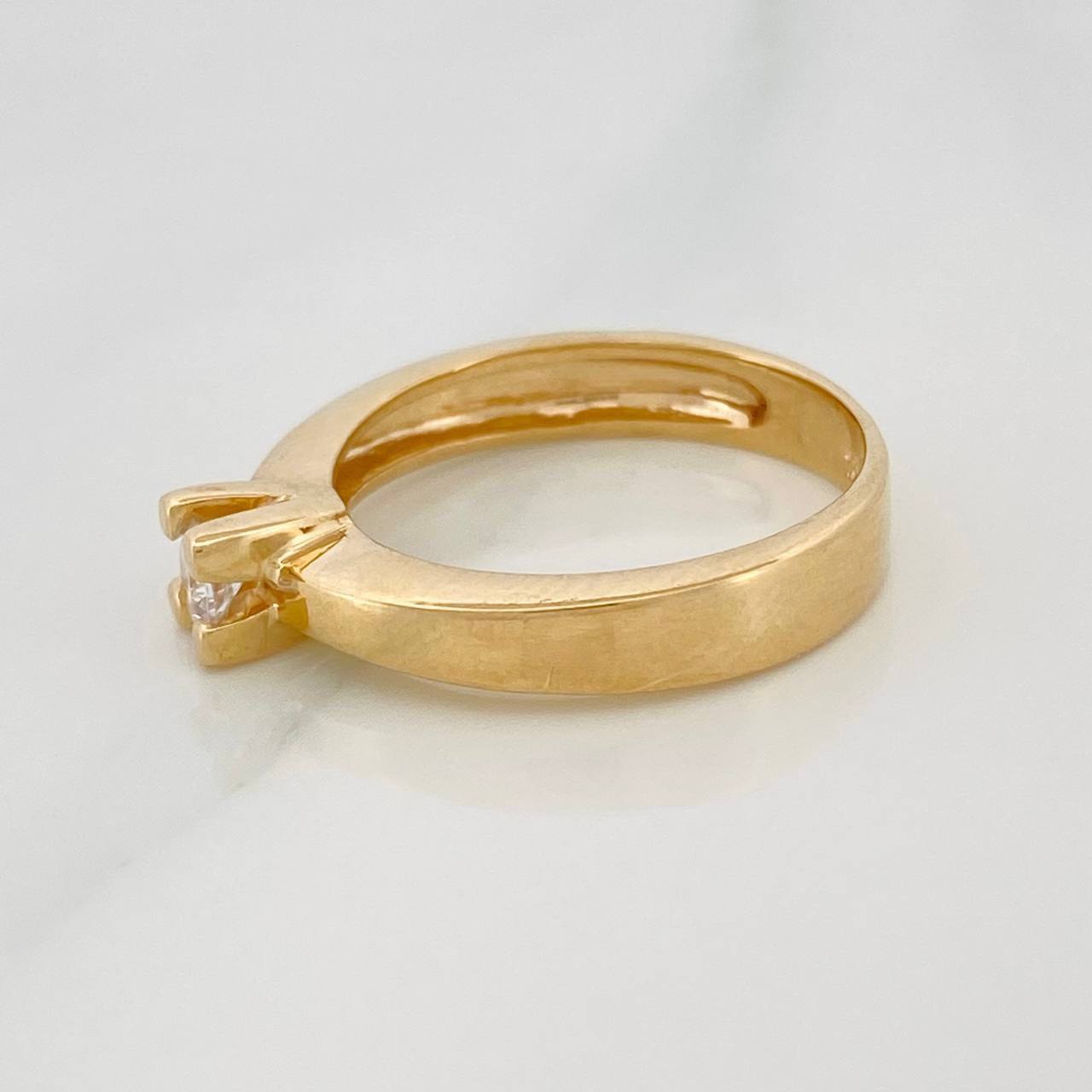 Anillo Solitario 3.85g / T6 3/4 Oro Amarillo 18K