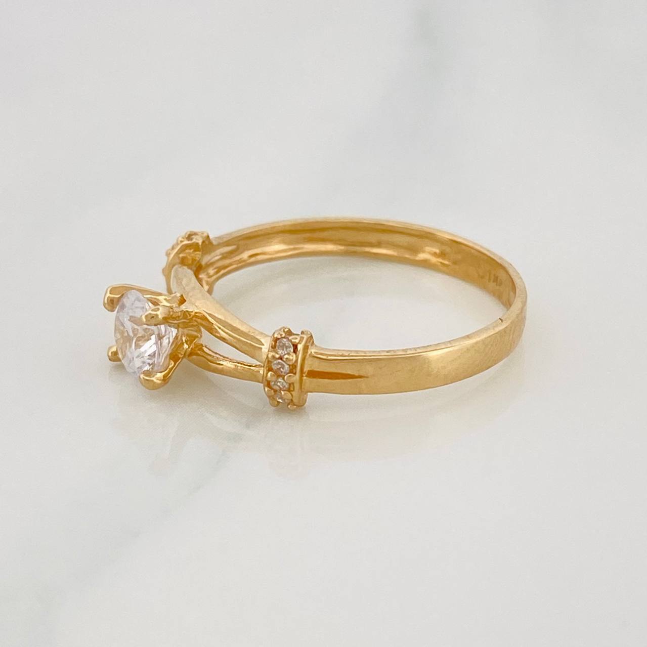 Anillo Solitario 2.05g / T7 1/4 Oro Amarillo 18K