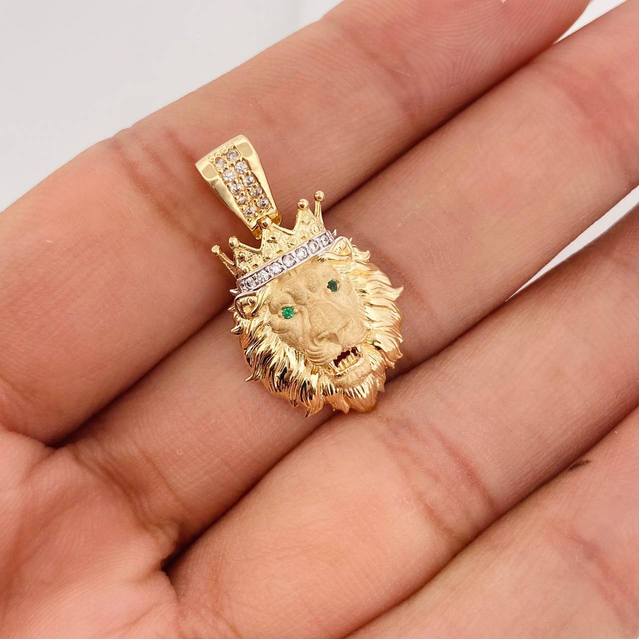 Dije Leon 3.35g / 2.05cm Dos Oros Amarillo Blanco 18K