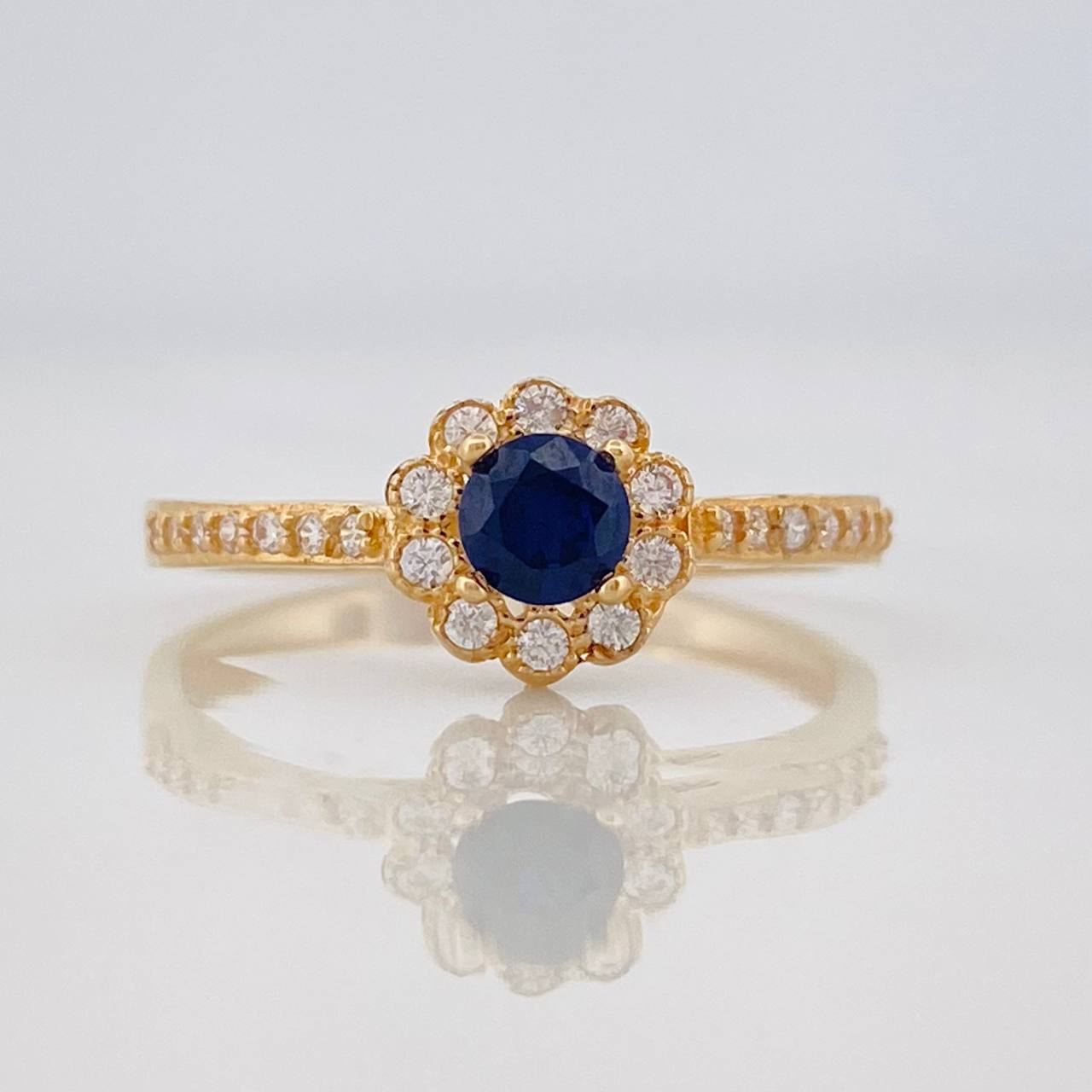 Anillo Solitario Flor 1.85g / T7 Oro Amarillo 18K